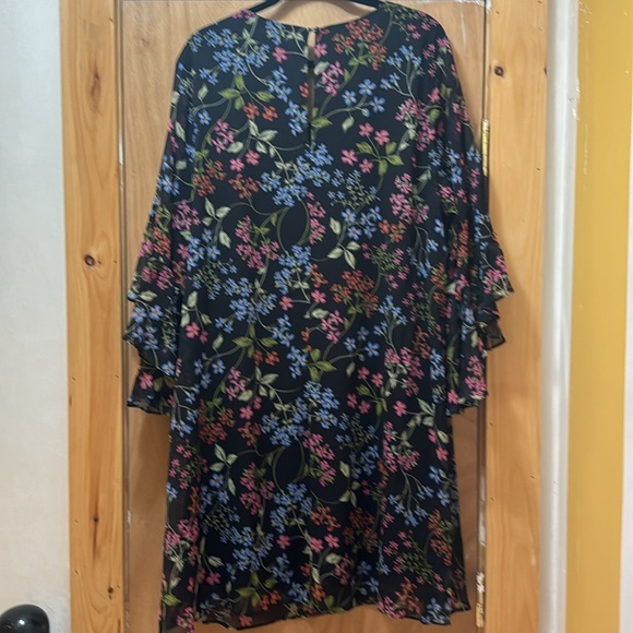 NWT! Calvin Klein Floral Dress - Picture 2 of 9